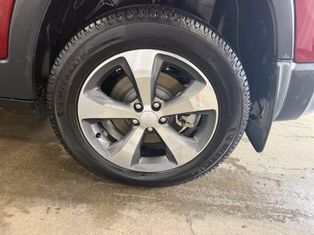Used 2019 Jeep Cherokee Limited AWD/4WD image 21