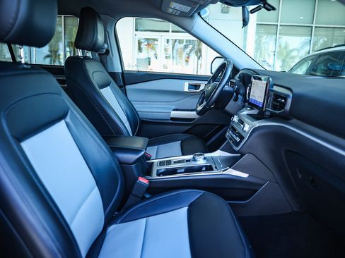 Used 2022 Ford Explorer XLT w/ Equipment Group 202A image 23