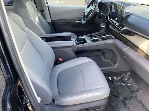 Used 2024 Toyota Sienna XLE FWD image 47