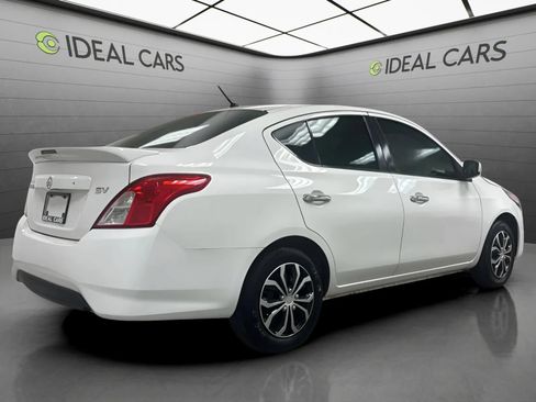 Used 2017 Nissan Versa SV FWD image 5