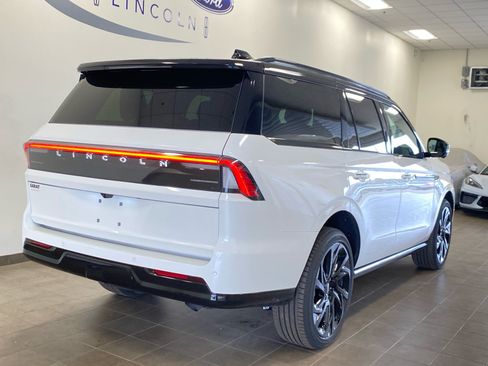 New 2026 Lincoln Navigator Black Label AWD/4WD image 10