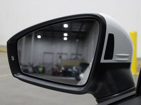 Used 2022 Volkswagen Tiguan S image 35