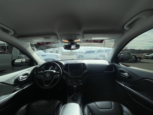 Used 2019 Jeep Cherokee Latitude Plus w/ Comfort/Convenience Group image 24