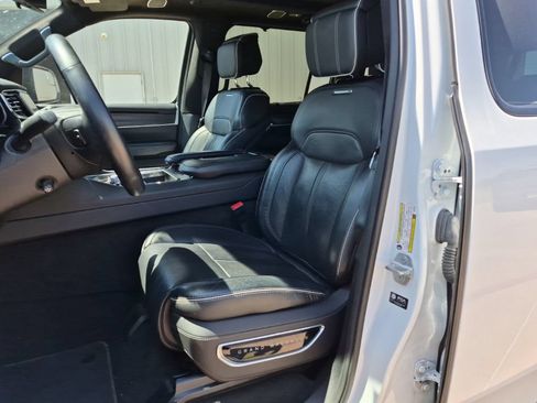 Used 2024 Jeep Grand Wagoneer Series II Obsidian w/ Quick Order Packagew 28T AWD/4WD image 12