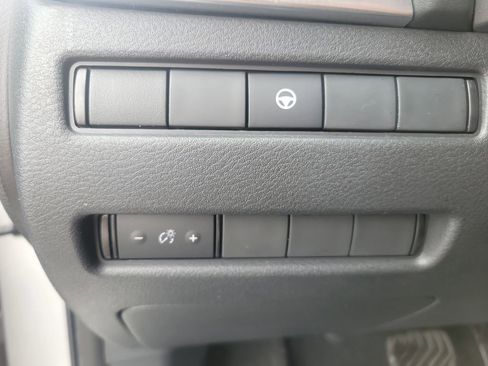 Used 2023 Nissan Rogue SV image 31