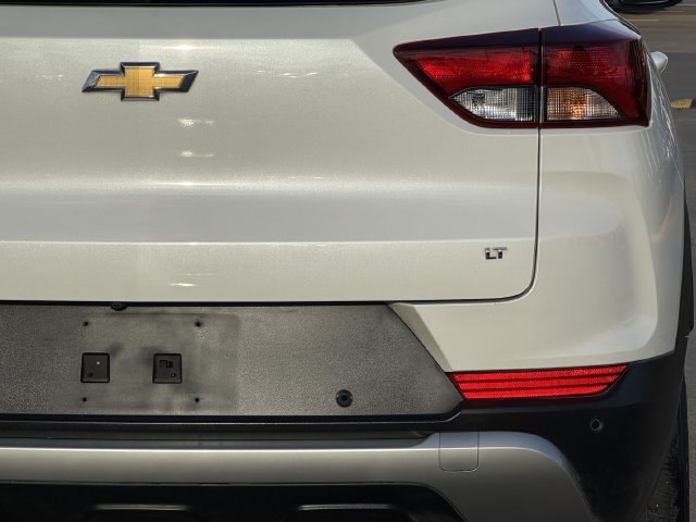 Used 2021 Chevrolet TrailBlazer LT w/ Premium Seating Package FWD image 8