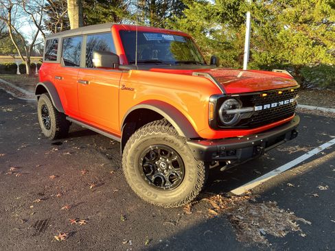 Used 2023 Ford Bronco Wildtrak image 2