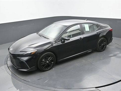 Used 2025 Toyota Camry SE w/ Convenience Package image 30