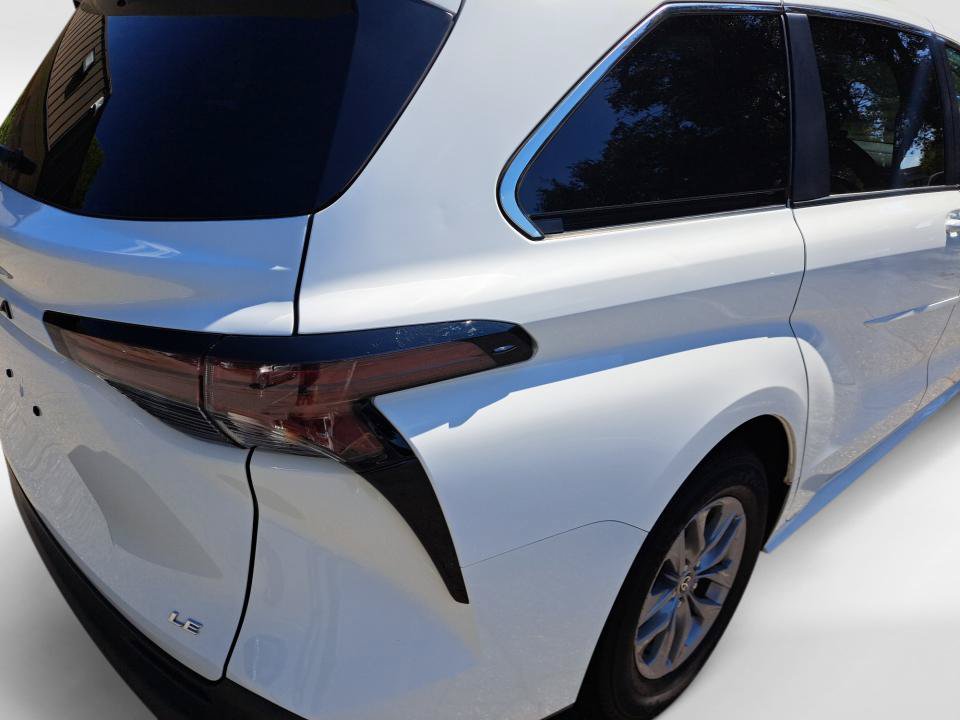Used 2025 Toyota Sienna LE AWD/4WD image 22