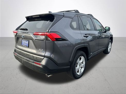 Used 2020 Toyota RAV4 XLE image 7