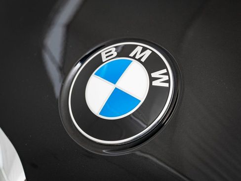 Used 2021 BMW 540i xDrive w/ Premium Package image 8