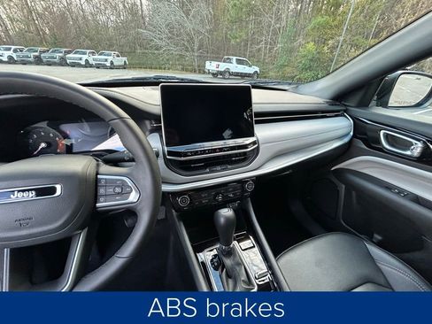 Used 2024 Jeep Compass Limited image 31