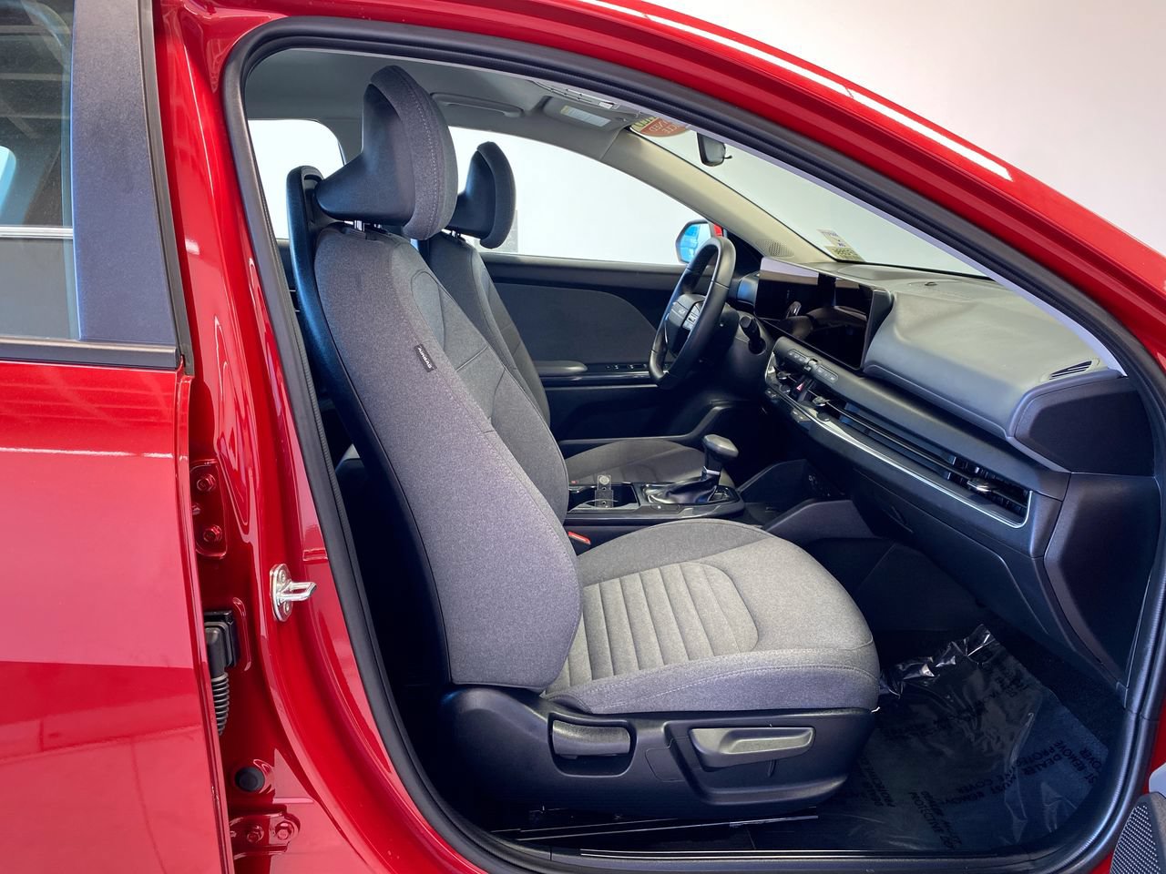 Certified 2025 Kia K4 EX FWD image 28