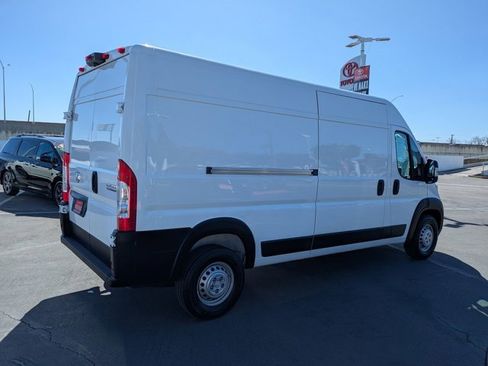 Used 2025 RAM ProMaster 2500 w/ Convenience Group image 11