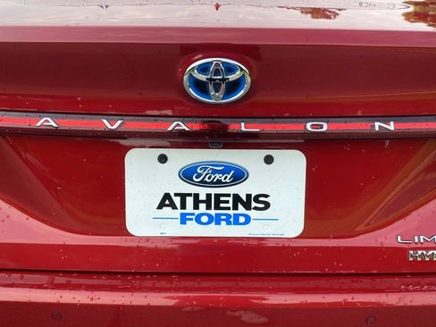 Used 2021 Toyota Avalon Limited w/ Advanced Safety Package FWD image 6