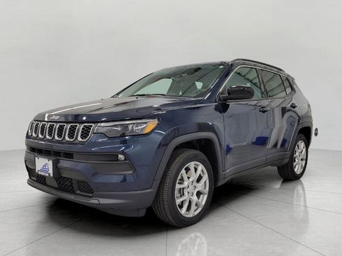 Used 2024 Jeep Compass Latitude w/ Sun and Sound Group AWD/4WD image 13