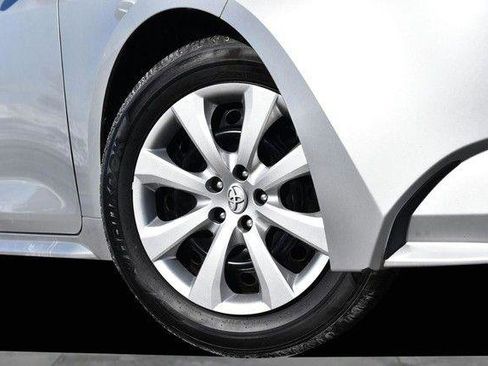 Used 2025 Toyota Corolla LE image 3