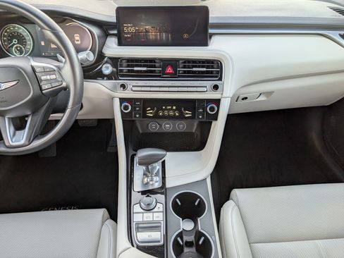 Used 2025 Genesis G70 2.5T image 7