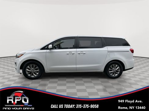 Used 2020 Kia Sedona LX FWD image 2