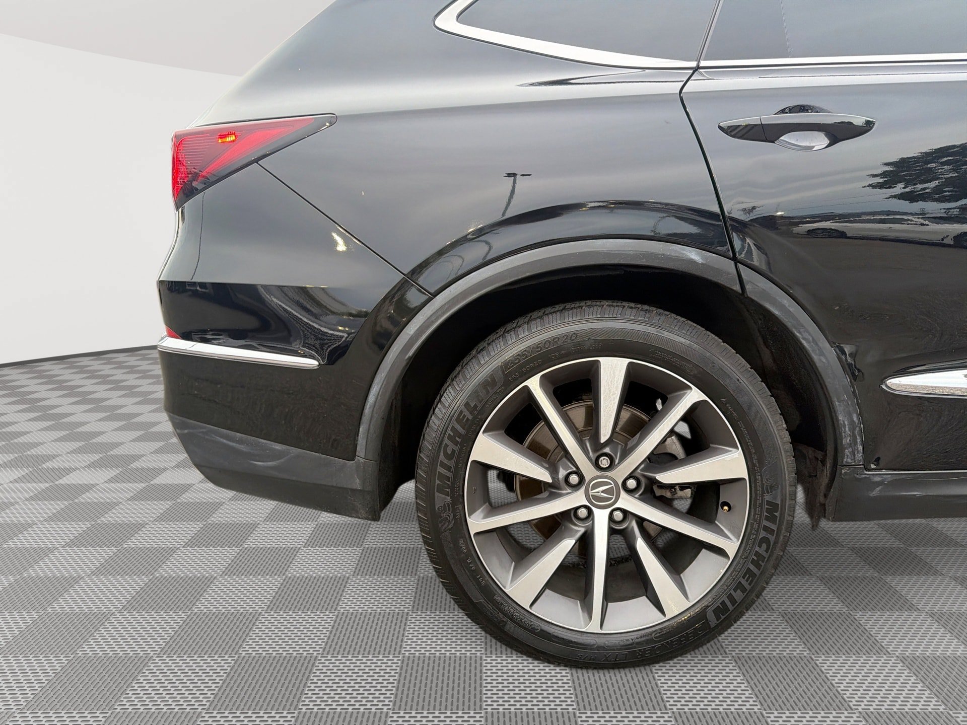 Used 2025 Acura MDX w/ Technology Package FWD image 30