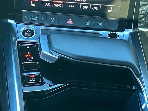 Used 2022 Audi e-tron Premium image 10
