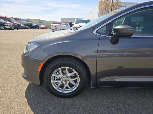 Used 2022 Chrysler Voyager LX FWD image 19