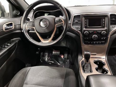 Used 2017 Jeep Grand Cherokee Laredo image 13
