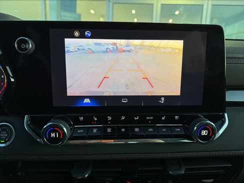 Used 2024 Chevrolet Colorado Z71 w/ Z71 Convenience Package 2 image 11