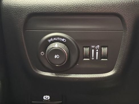 Used 2024 Jeep Grand Cherokee Limited w/ Luxury Tech Group II AWD/4WD image 28