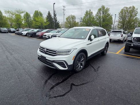 Used 2023 Volkswagen Tiguan SE AWD/4WD image 1