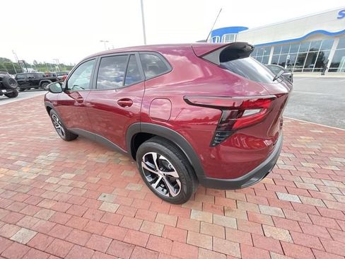 Used 2024 Chevrolet Trax RS FWD image 33