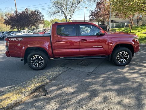 Used 2021 Toyota Tacoma TRD Sport w/ Technology Package image 7