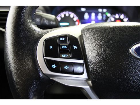 Used 2023 Ford Explorer XLT w/ Equipment Group 202A image 31