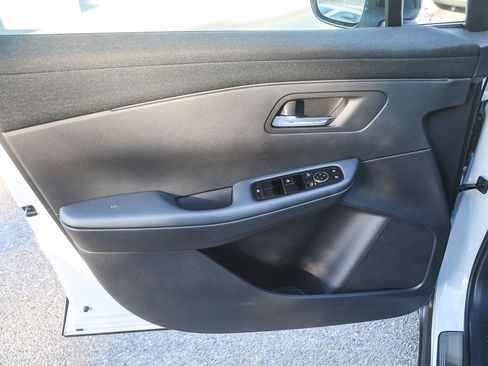 New 2026 Nissan Leaf FWD image 22