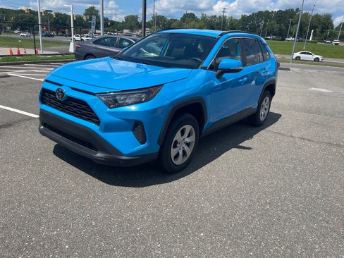 Used 2021 Toyota RAV4 LE AWD/4WD image 17