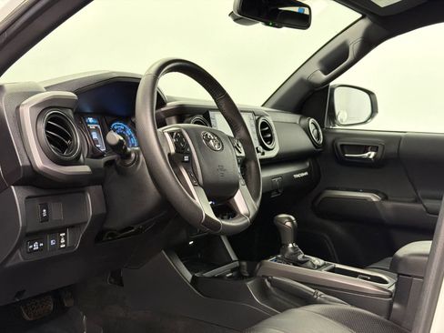 Used 2023 Toyota Tacoma TRD Off-Road AWD/4WD image 13