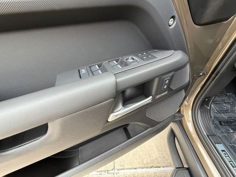 New 2026 Land Rover Defender 110 X-Dynamic SE AWD/4WD image 11