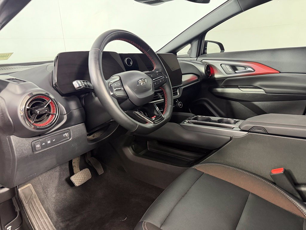 Used 2025 Chevrolet Equinox EV RS FWD image 13