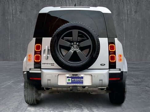 Used 2023 Land Rover Defender 110 SE image 5