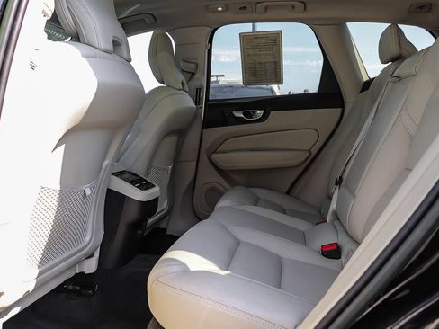 Used 2023 Volvo XC60 B5 Ultimate w/ Climate Package FWD image 19