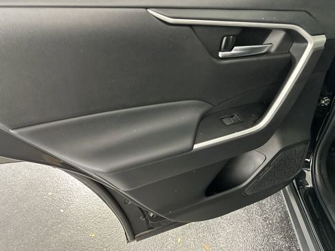 Used 2022 Toyota RAV4 XLE Premium image 30