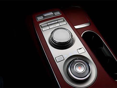 Used 2024 Genesis GV70 2.5T w/ Sport Prestige Package image 18