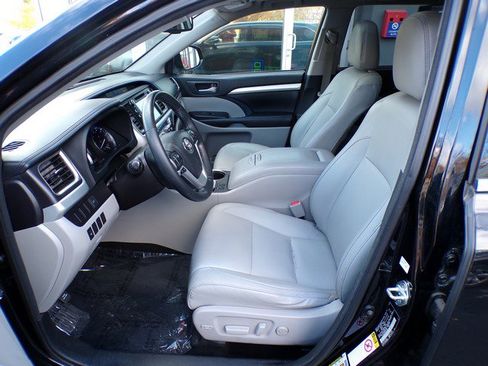 Used 2016 Toyota Highlander XLE image 14