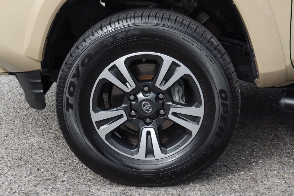 Used 2016 Toyota Tacoma TRD Sport RWD image 48