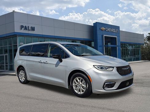 Used 2024 Chrysler Pacifica Touring-L FWD image 1