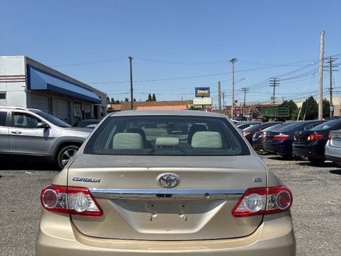 Used 2012 Toyota Corolla LE FWD image 7
