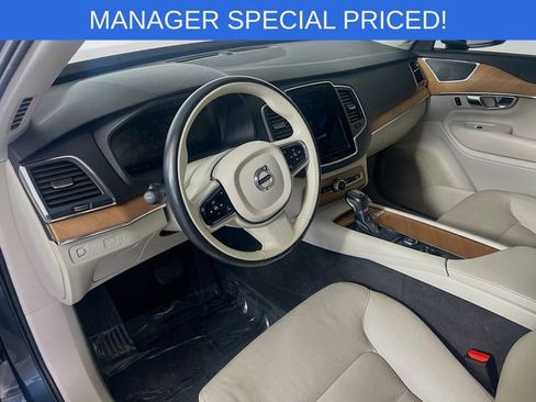 Used 2021 Volvo XC90 T6 Momentum image 11