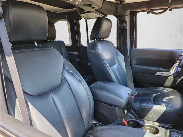 Used 2017 Jeep Wrangler Unlimited Sahara w/ Connectivity Group AWD/4WD image 12