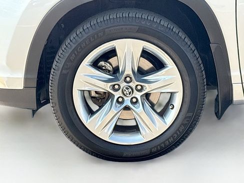 Used 2017 Toyota Highlander Limited AWD/4WD image 31