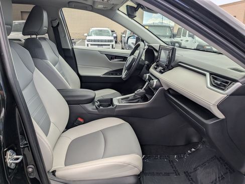 Used 2020 Toyota RAV4 XLE Premium w/ All Weather Liner Package FWD image 33
